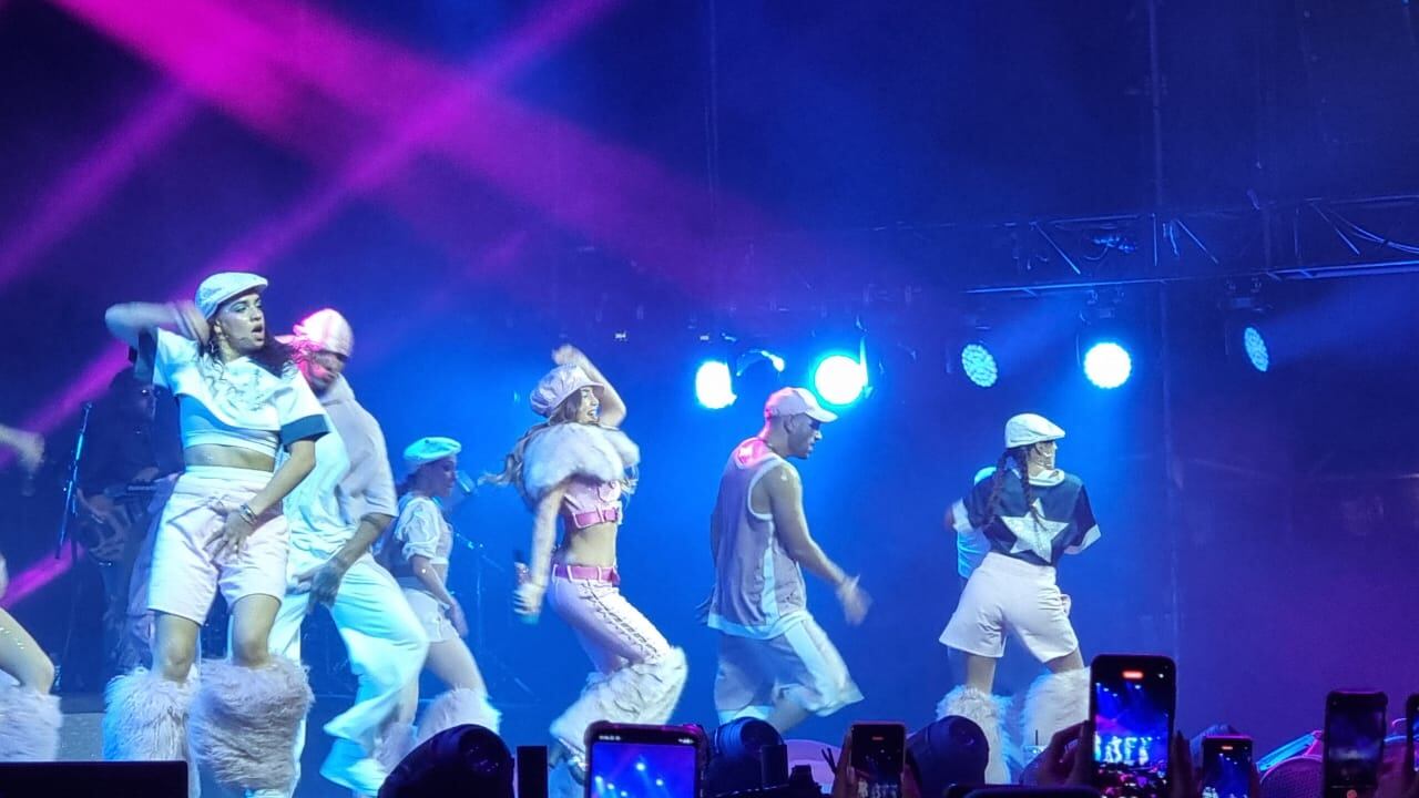 Emilia Mernes dio su primer show en Córdoba.