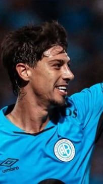 Emiliano Rigoni posó a lo Potro Rodrigo con su nuevo look celeste y sus compañeros no se la dejaron pasar