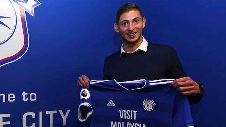 Emiliano Sala fue presentado como jugador del Cardiff.