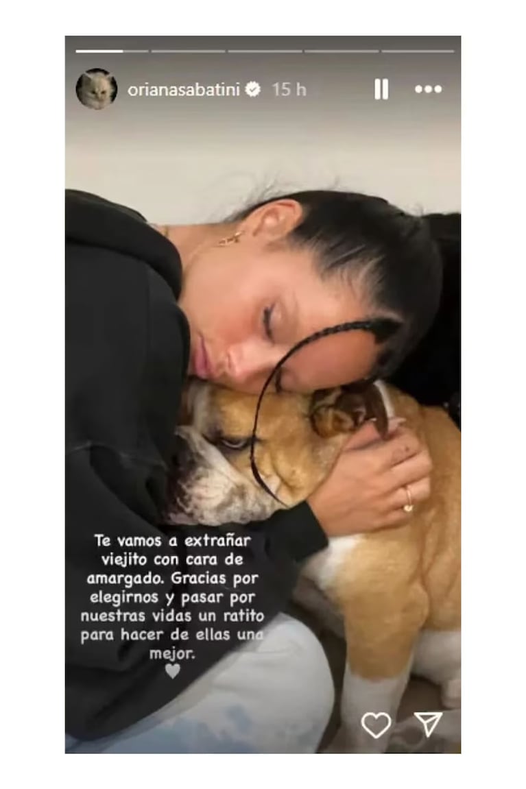 Emocionada hasta las lágrimas y con mucho dolor Oriana Sabatini se despidió a su perro Chopper