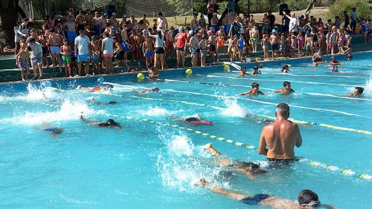 Empieza la temporada de piletas y escuelas de verano 