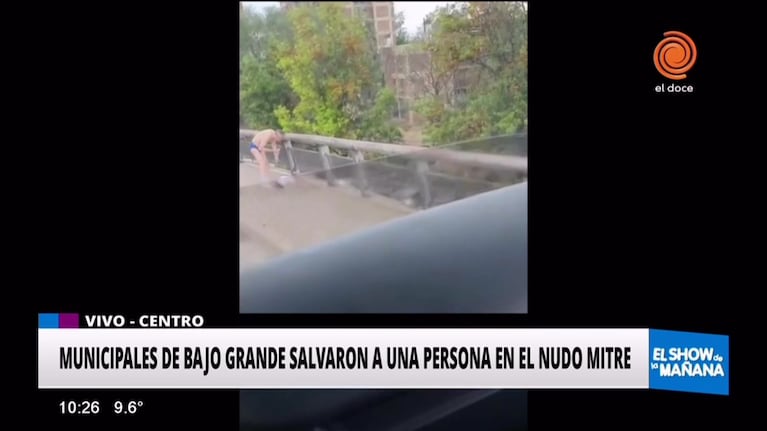 Empleados municipales salvan a hombre que se iba a tirar de un puente