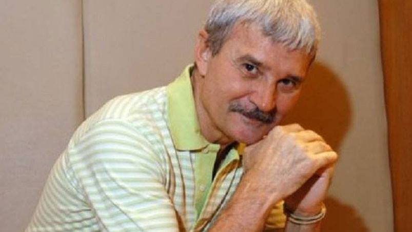 En 2004, le diagnosticaron Mal de Parkinson y la enfermedad lo alejó de los escenarios. 