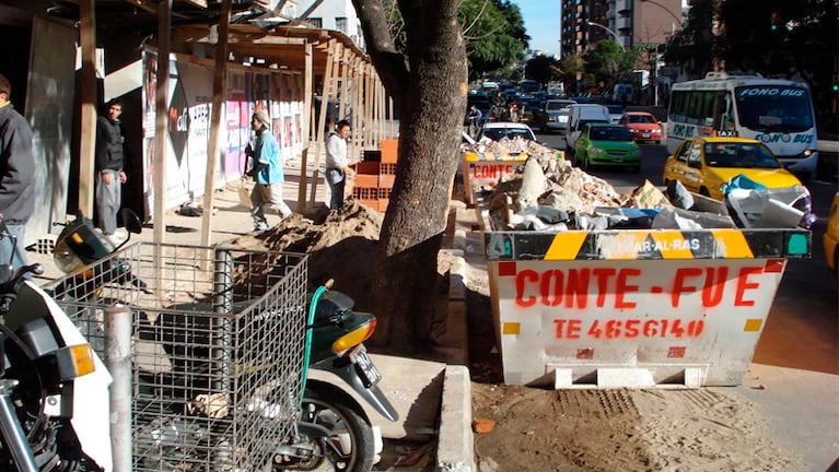 En 2012, el momento de la obra en el edificio que causó el derrumbe fatal en Güemes.