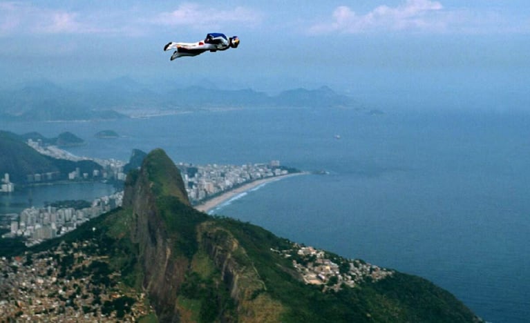 En 2012 saltó desde la estratósfera y batió un récord mundial: este jueves murió en un accidente de parapente