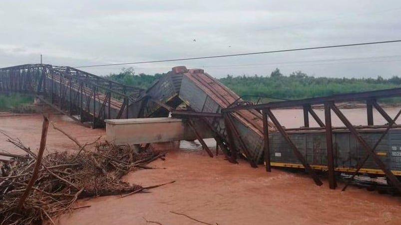 En 2015, el puente sobre el río Colorado también se desplomó.