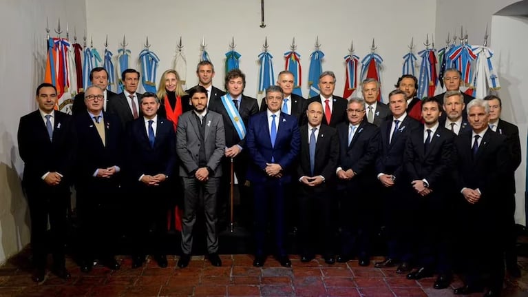 En 2024, el presidente junto a los gobernadores que firmaron el Pacto de Mayo en Tucumán.