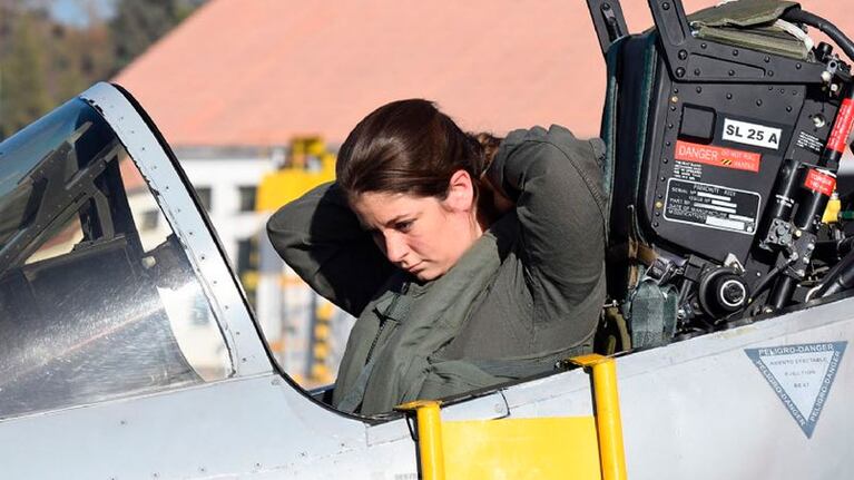 En abril, Sofía Vier completó su formación para tripular los caza A-4 AR Fightinghawk.