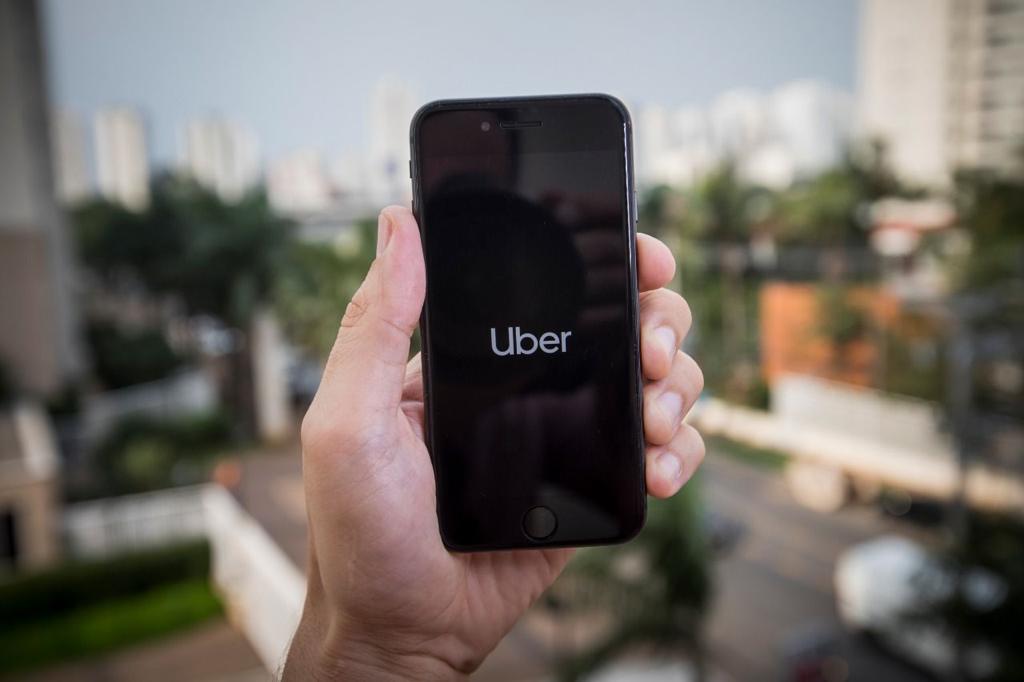 En Argentina, la cantidad de viajes realizados por taxistas a través de la app de Uber aumentó 74% entre abril-mayo y junio-julio.