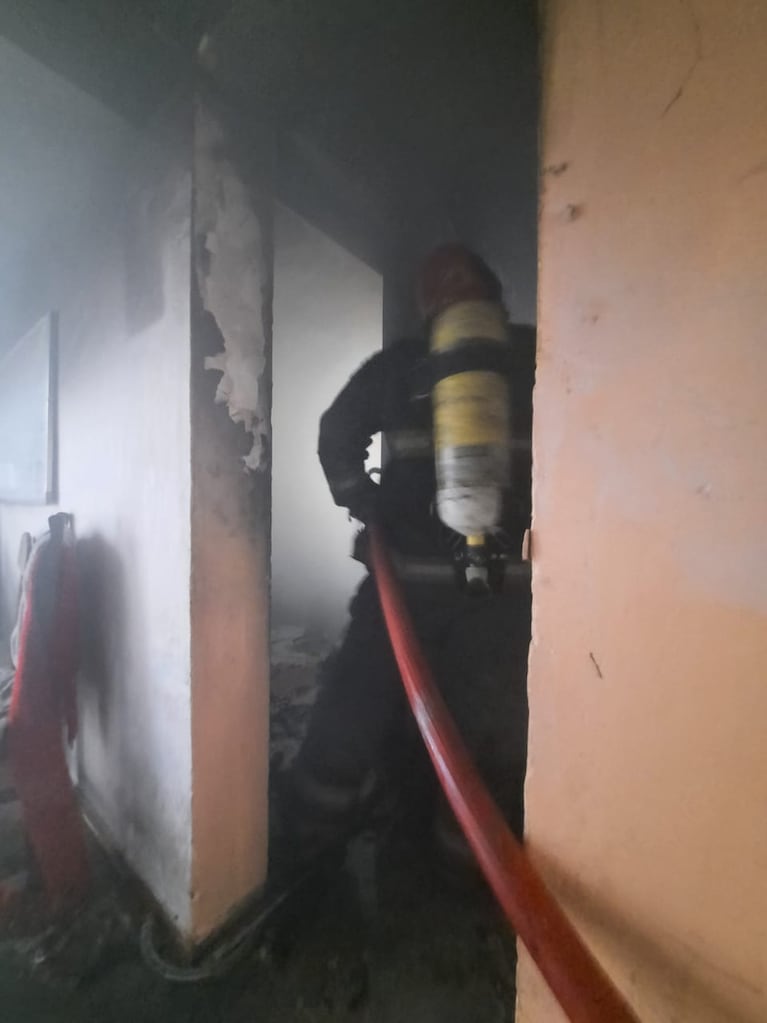En barrio Las Flores se produjo un siniestro. Una adolescente fue internada.