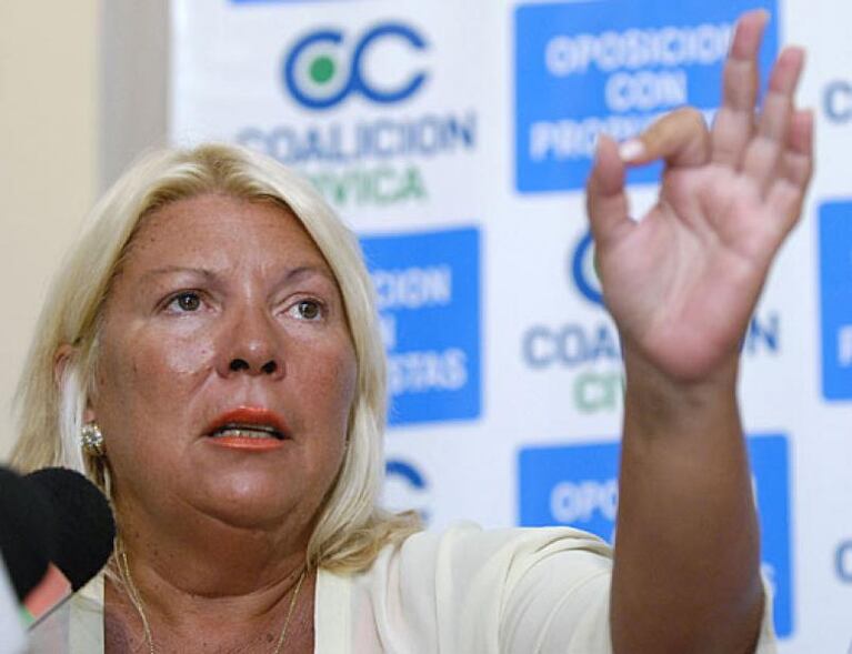 ¡En camisón rosa! La fiesta de 15 de Lilita Carrió