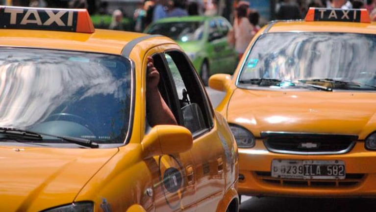 En caravana, taxistas se manifestarán por las calles de Córdoba.