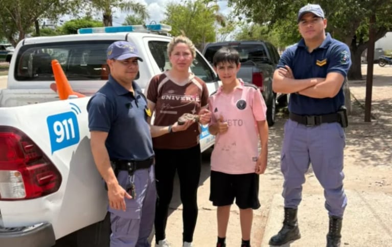 En Chaco un niño estaba jugando y encontró un meteorito.