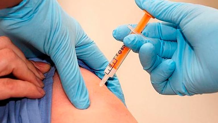 En Córdoba, la gente tiene problemas para vacunarse por las asambleas en los vacunatorios públicos.