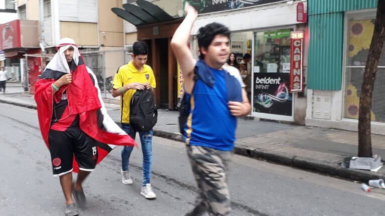En Córdoba, la pasión por la Superfinal se vio en las calles y bares. Foto: Karina Vallori/ElDoce.tv