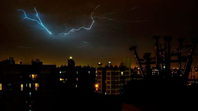 En Córdoba podría haber fuerte actividad eléctrica. Foto: Julián Castro / Archivo.