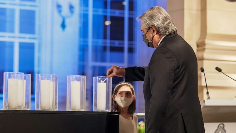 En el acto se prendieron 24 velas por las víctimas de cada provincia del país.