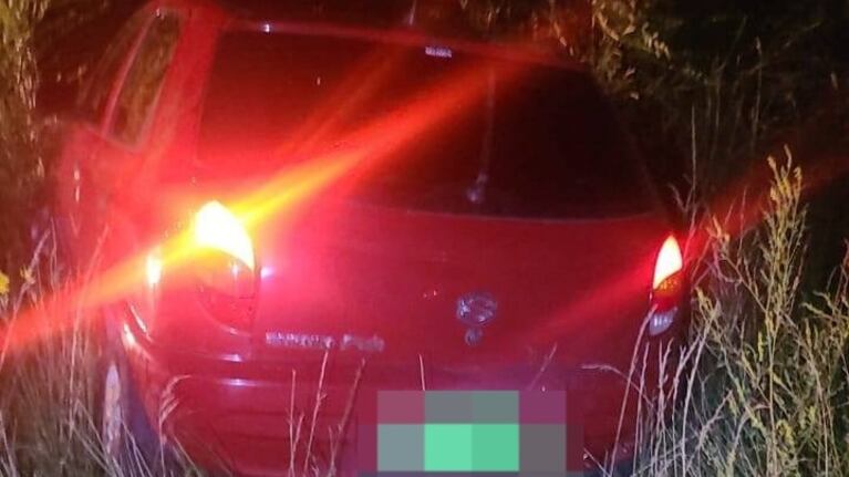En el auto viajaba un hombre junto a su esposa y sus hijos.