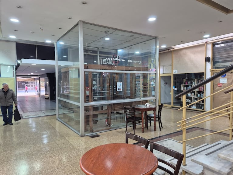 En el centro de Córdoba cierran comercios por la falta de ventas.