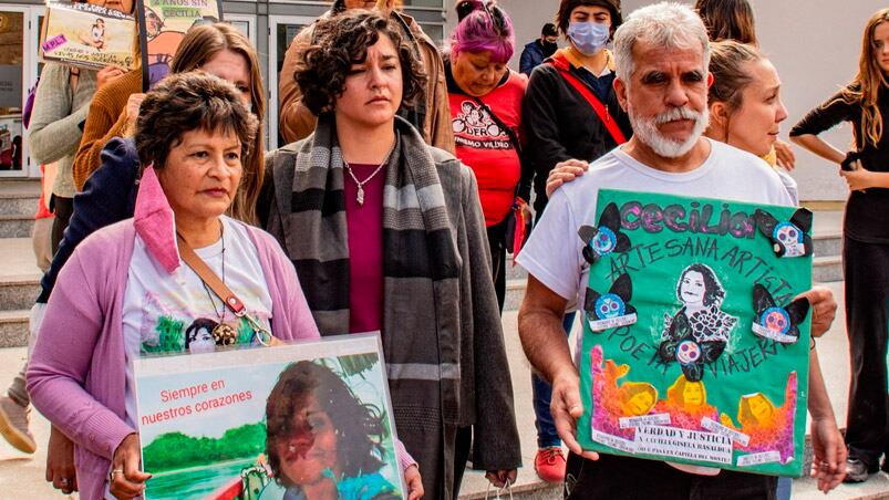 En el comienzo del juicio pidieron justicia por Cecilia.