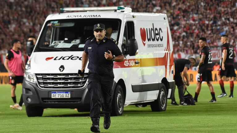 En el estadio se vivieron momentos de desesperación por lo sucedido (Foto: Fotobaires)