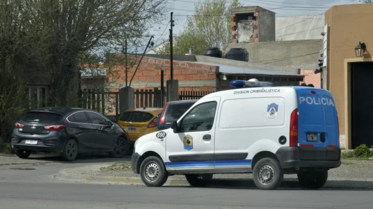 En el lugar de los hechos trabajó el equipo de Criminalistica. (Foto: La Opinión Austral)