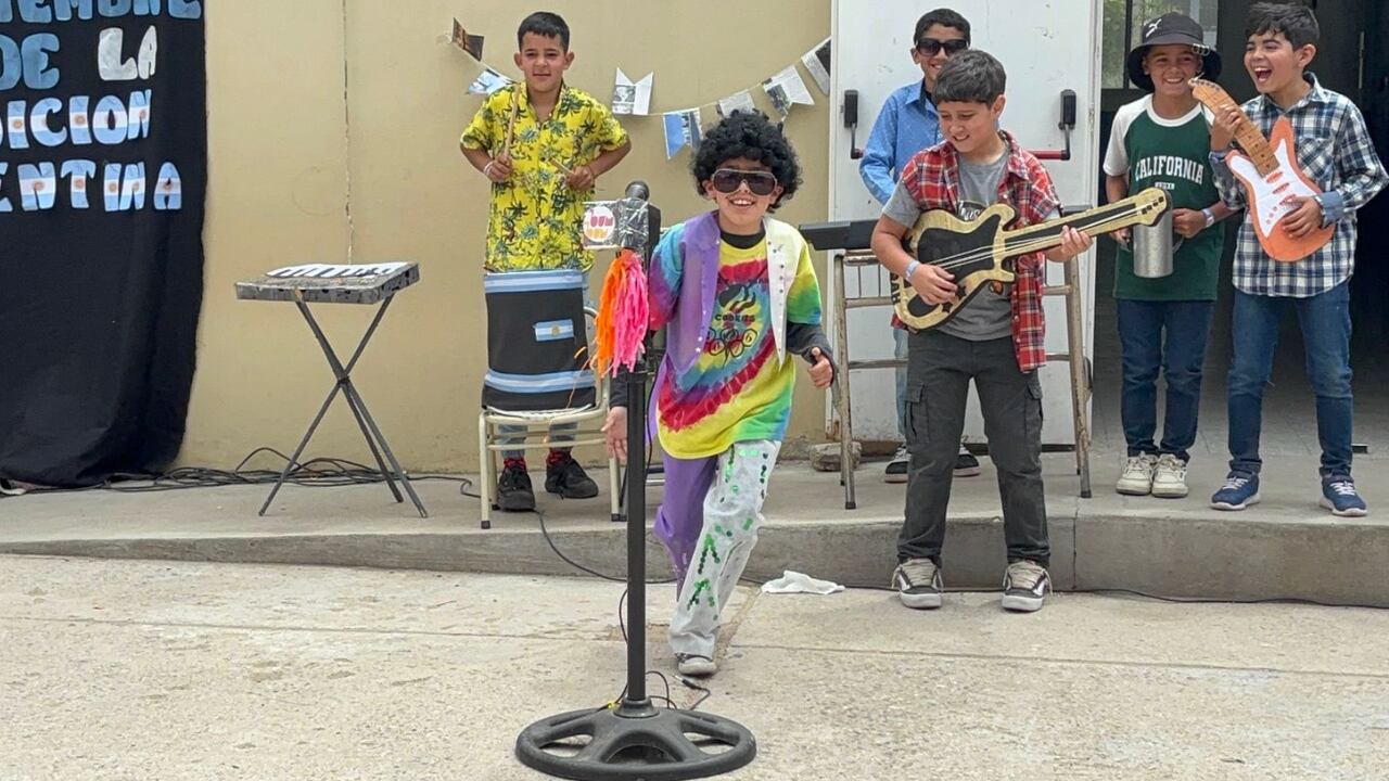 en el marco del Día de la Tradición, alumnos de la escuela Domingo Faustino Sarmiento, cerraron el acto con la historia del cuarteto.