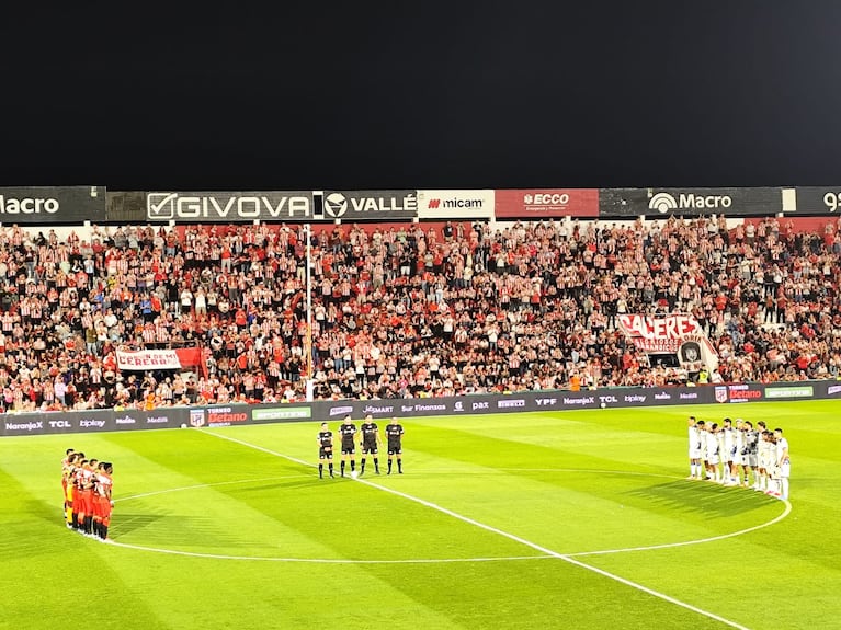 En el Monumental de Alta Córdoba, la Gloria juega contra el puntero. Imagen Gastón Cossutta: El Doce.