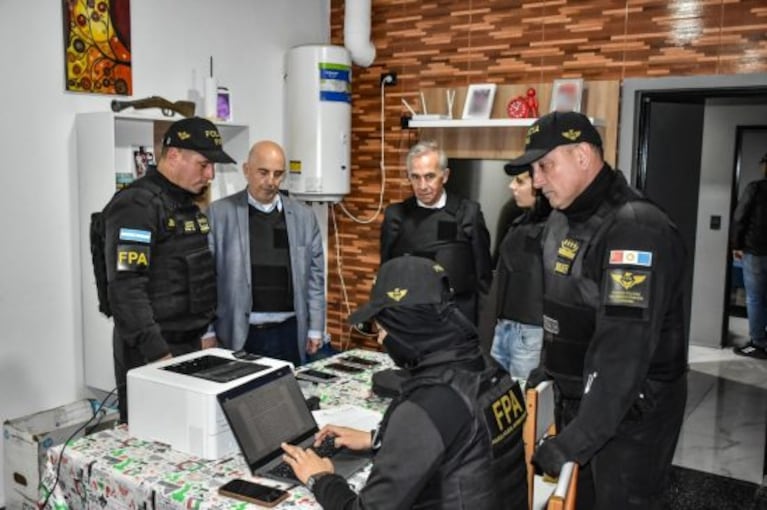 En el operativo secuestraron drogas y elementos valuados en casi 400 millones de pesos.