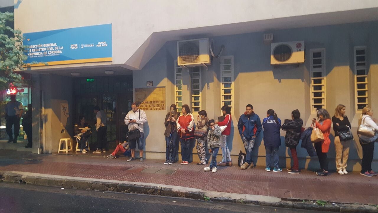 En el Registro Civil de la calle Caseros encontraron 9 DNI truchos.