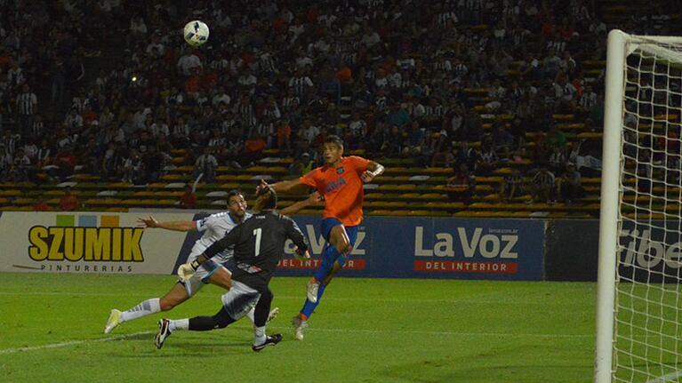 En el segundo tiempo, Ramis abrió el marcador para la "T". Foto: Lucio Casalla / ElDoce.tv