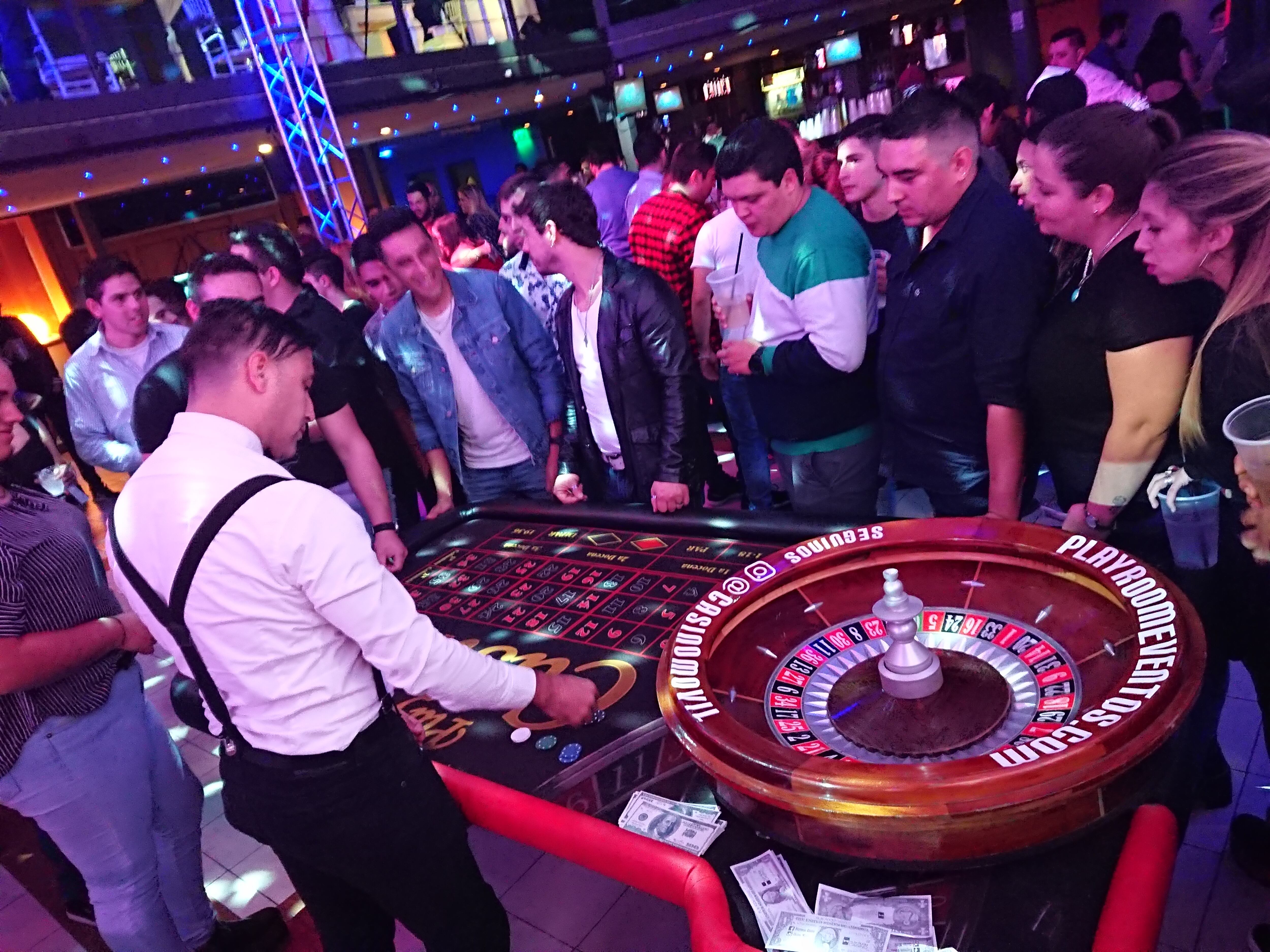 En el Vip de la Sala, la gente se divirtió con distintos juegos y atracciones de casino. Foto: Dahyana Terradas/ElDoce.tv