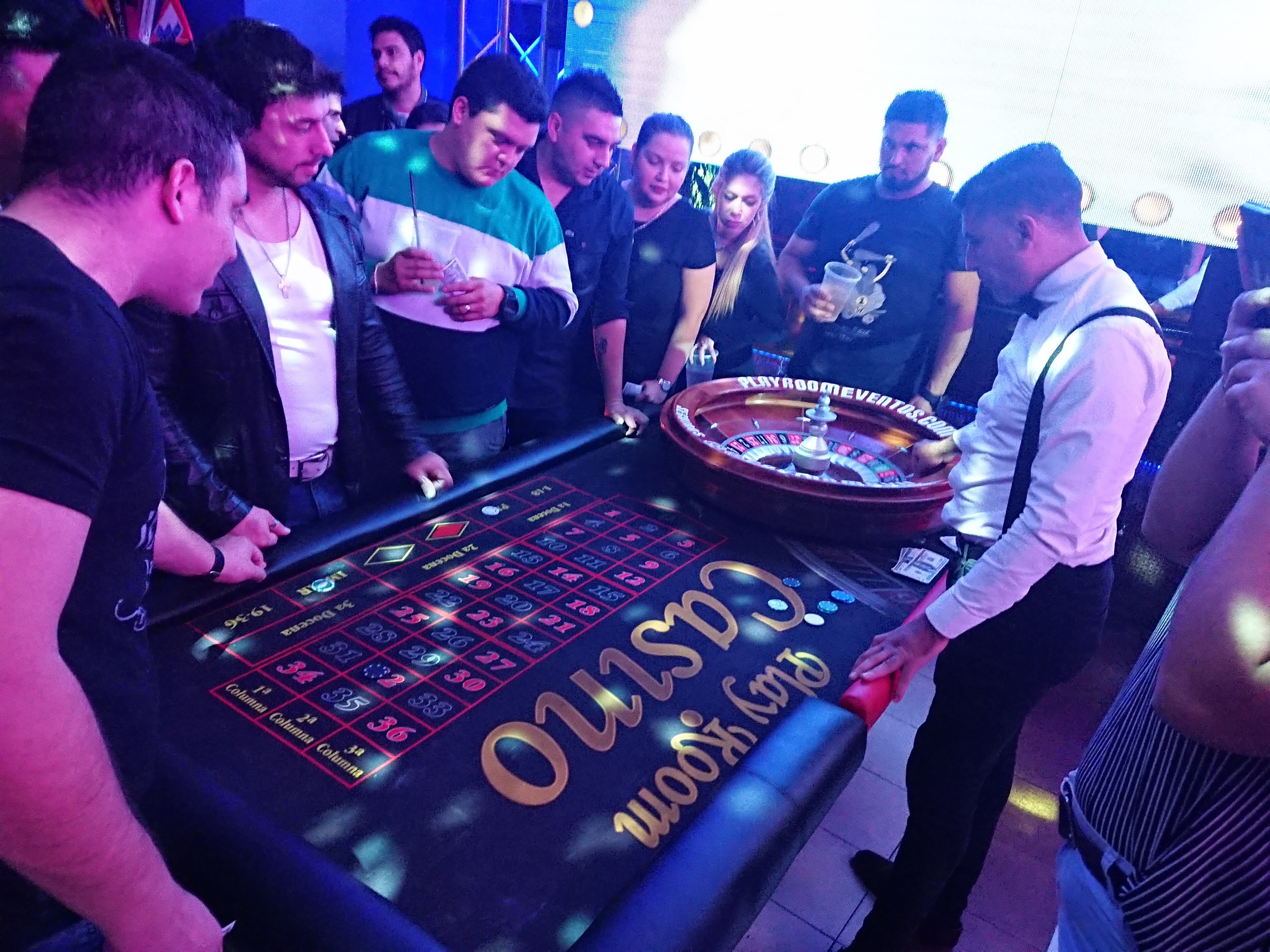 En el Vip de la Sala, la gente se divirtió con distintos juegos y atracciones de casino. Foto: Dahyana Terradas/ElDoce.tv