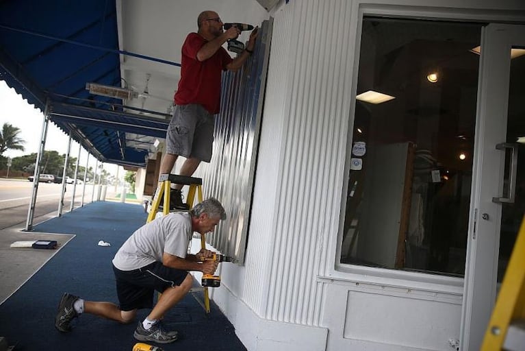 En emergencia, Florida espera al huracán Matthew