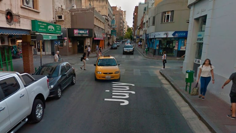 En esta esquina le robaron la bici al policía. Foto: Captura Google Street View.
