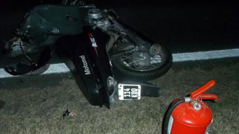 En esta moto viajaba la persona que murió. Fotos: Policía de Córdoba.