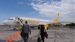 En Flybondi dicen que no los dejan vender pasajes por menos de 500 pesos.