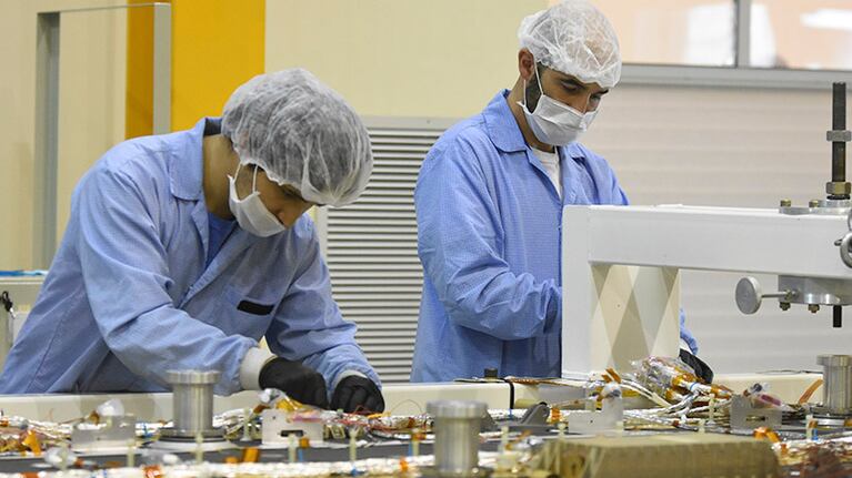 En la CONAE preparan el satélite SAOCOM 1. Foto: Lucio Casalla / ElDoce.tv