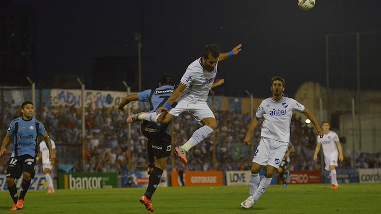 En la despedida del "Gigante", Belgrano empató 1 a 1 con Nacional de Uruguay. Foto: Lucio Casalla / ElDoce.tv