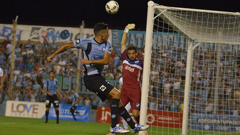 En la despedida del "Gigante", Belgrano empató 1 a 1 con Nacional de Uruguay. Foto: Lucio Casalla / ElDoce.tv