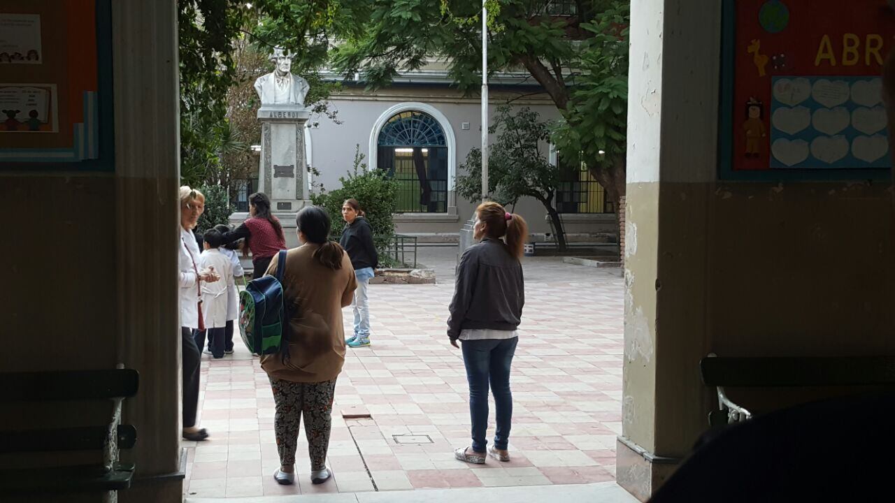 En la escuela Alberdi, faltaron más alumnos que docentes. Foto: Sebastián Pfaffen.