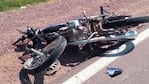 En la moto también viajaba una joven que se encuentra internada en grave estado. Foto: El Liberal.