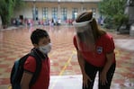 En la vuelta a las escuelas no hubo abrazos y sí protocolos.