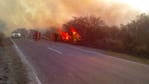 En la zona, 70 bomberos intentan combatir el fuego. 