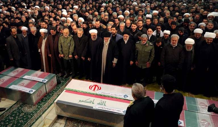 En las fotos del funeral de Soleimani no se ve a una sola mujer.