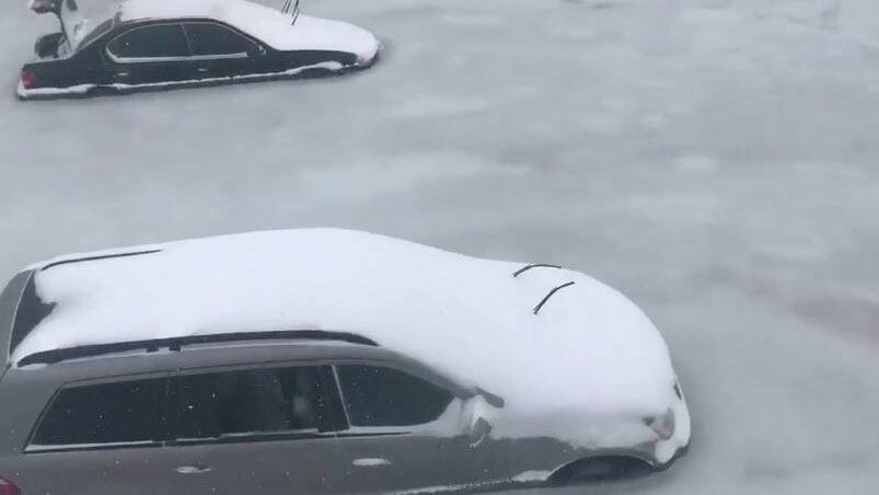 En Massachusetts, la calles y el mar se congelaron.