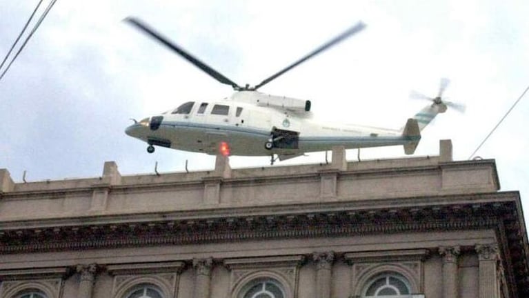 En medio de la crisis, Fernando de la Rúa dejó la Casa Rosada en helicóptero