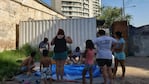 En medio de la ola de calor, se organizaron y sorprendieron a sus vecinos. Foto: Néstor Ghino/ElDoce.