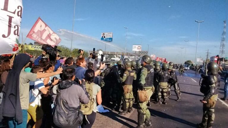 En medio de otro paro, el Gobierno se endurece con las protestas