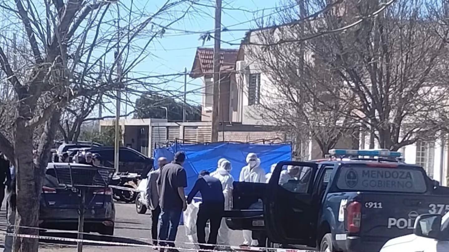 En Mendoza encontraron muerta a una mujer adentro de un auto y sospechan de su pareja.
